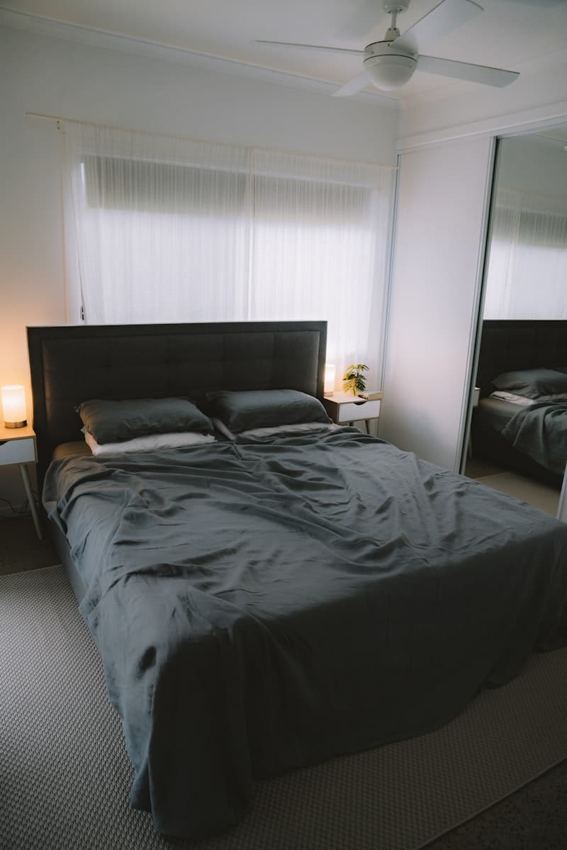 Complete specification comparison table of bamboo pillow vs memory foam pillow for neck pain and sleep quality