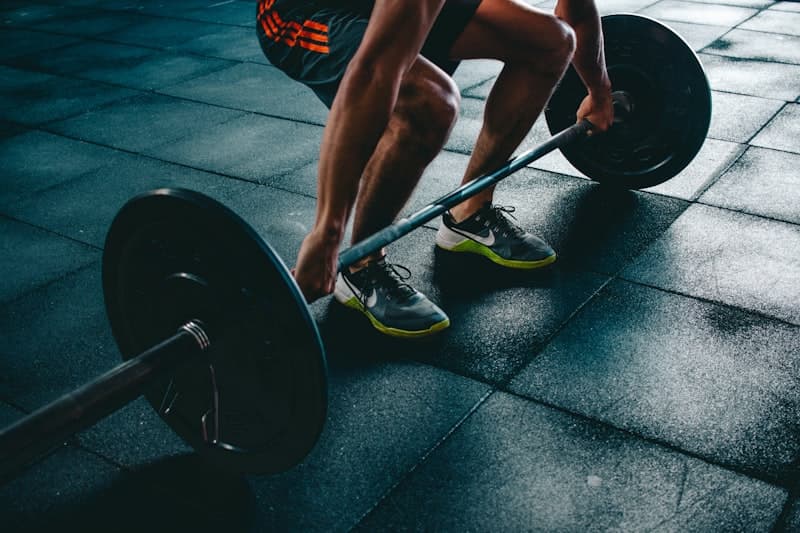 피해야 할 7가지 HIIT 운동과 무릎 친화적 대안 운동 비교 — 박스 점프, 점프 스쿼트, 버피, 점프 줄넘기