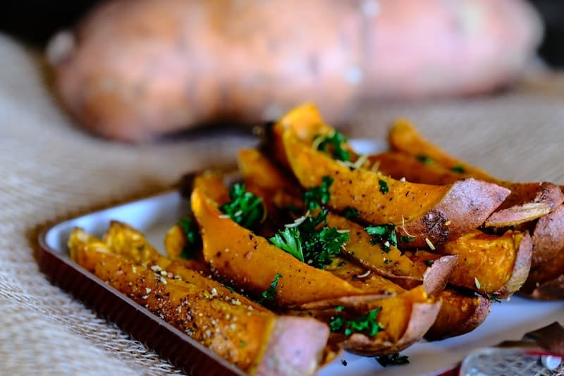 Glycemic index comparison chart — sweet potato vs white potato by cooking method (boiled, baked, microwaved, fried, cooled)
